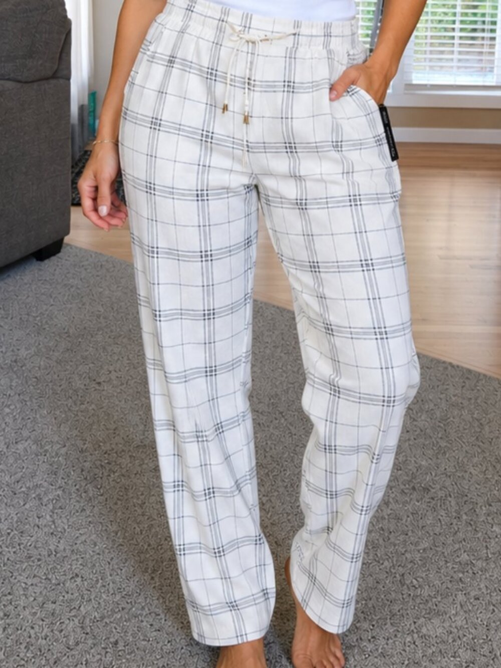 NWT SOHO linen blend sz medium white/black plaid elastic/tie waist pants